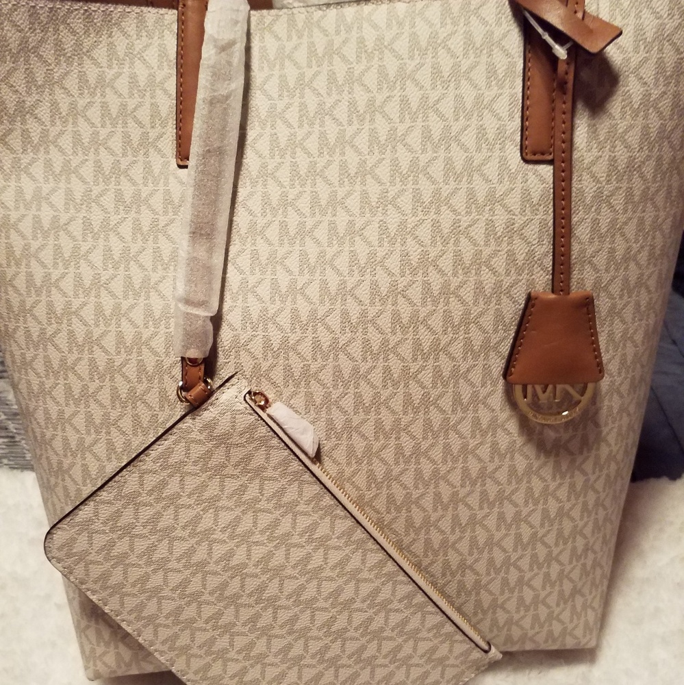 Sold - Picture 3 of 3